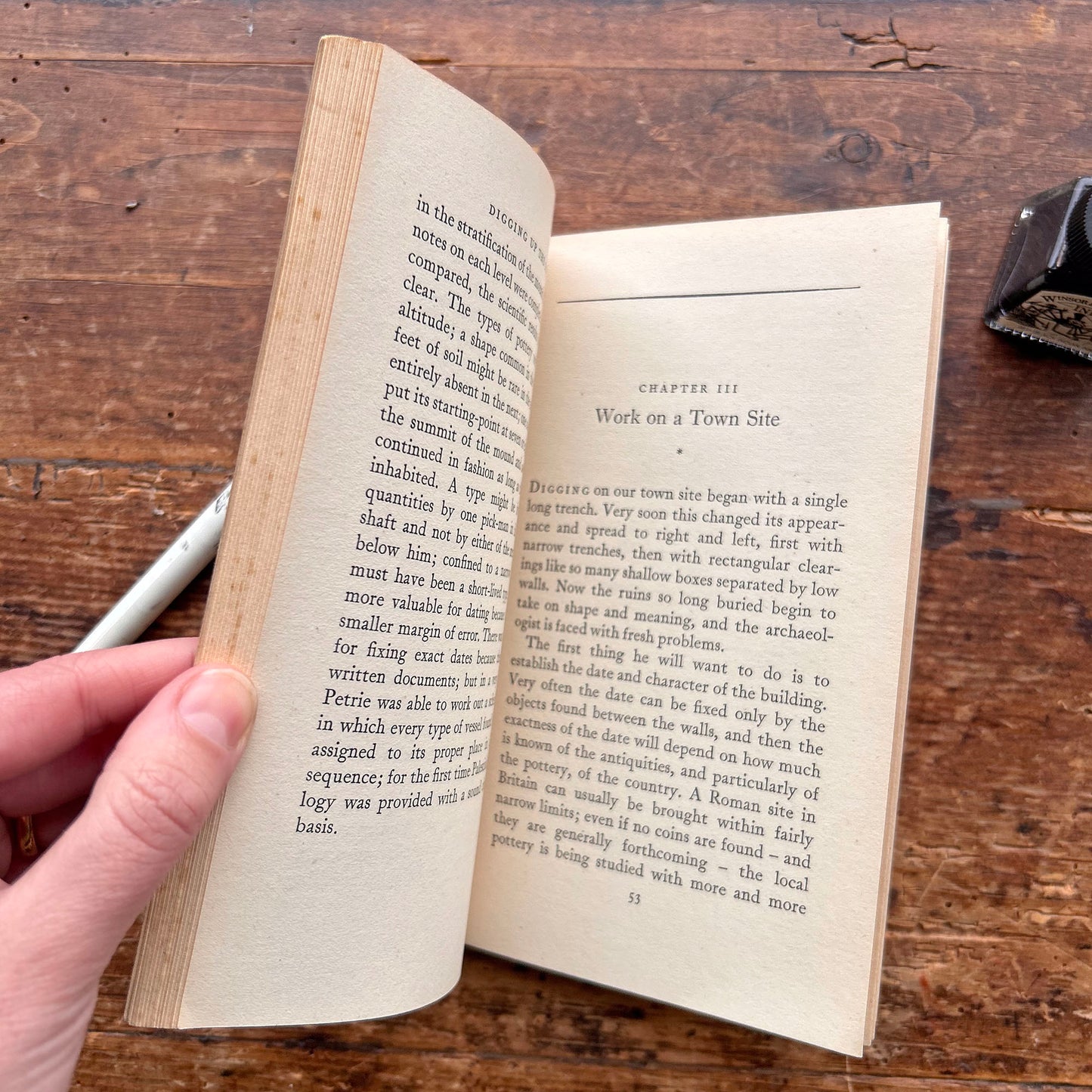 Digging up the Past - Sir Leonard Woollley - Vintage Pelican Books - No. A4 1954 (Preloved)