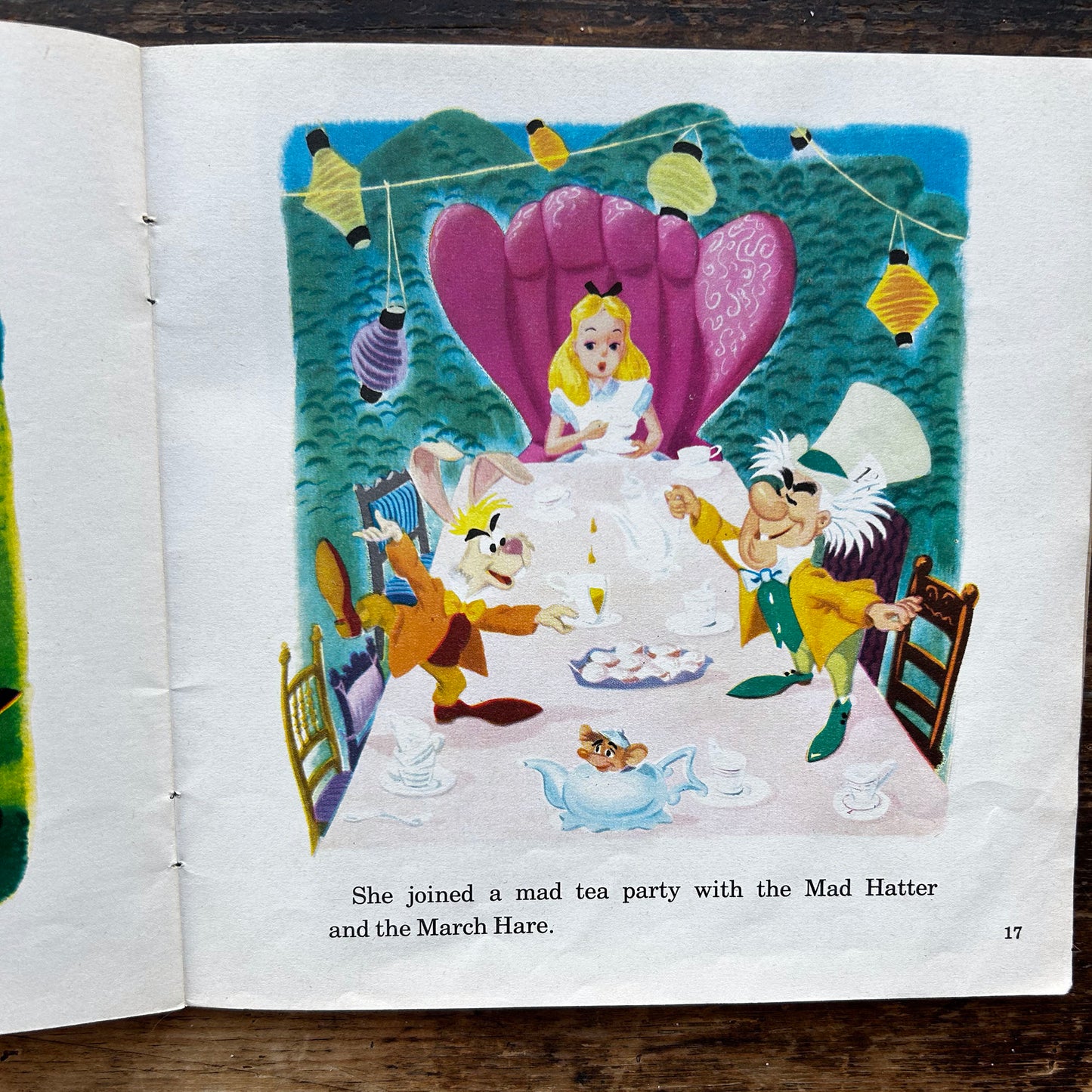 Alice in Wonderland - Vintage Walt Disney 1974 (Preloved)