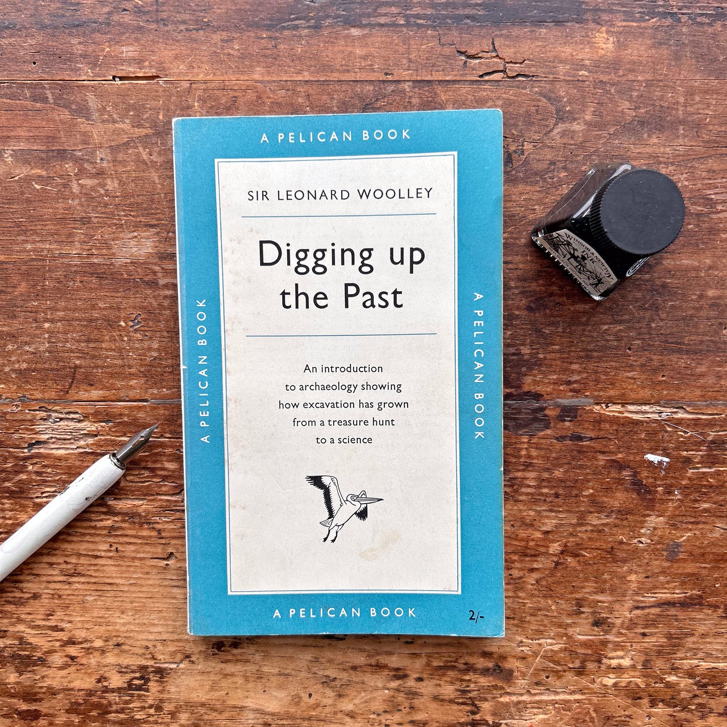 Digging up the Past - Sir Leonard Woollley - Vintage Pelican Books - No. A4 1954 (Preloved)