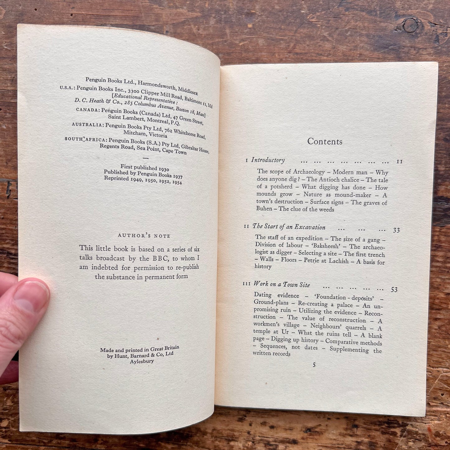 Digging up the Past - Sir Leonard Woollley - Vintage Pelican Books - No. A4 1954 (Preloved)