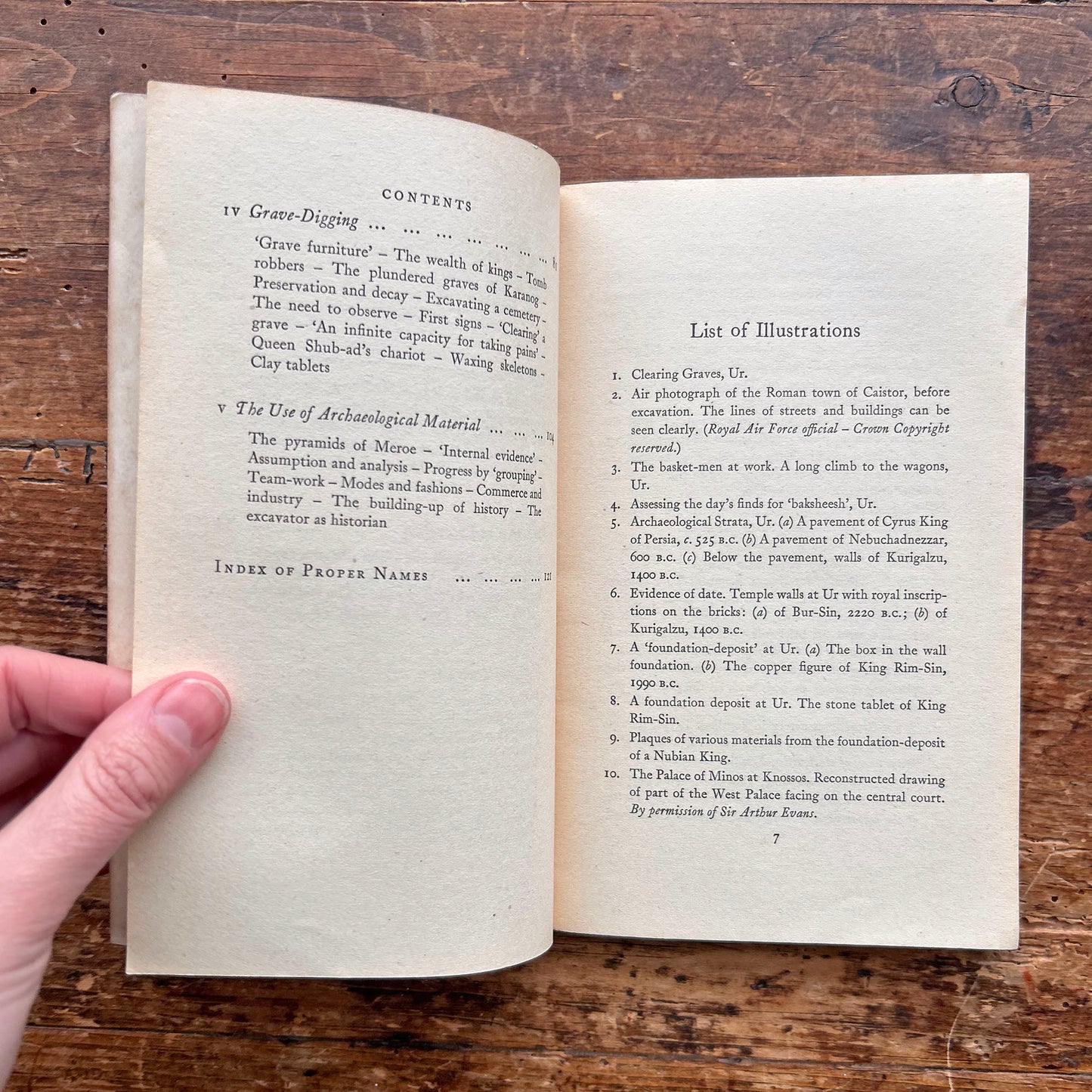 Digging up the Past - Sir Leonard Woollley - Vintage Pelican Books - No. A4 1954 (Preloved)