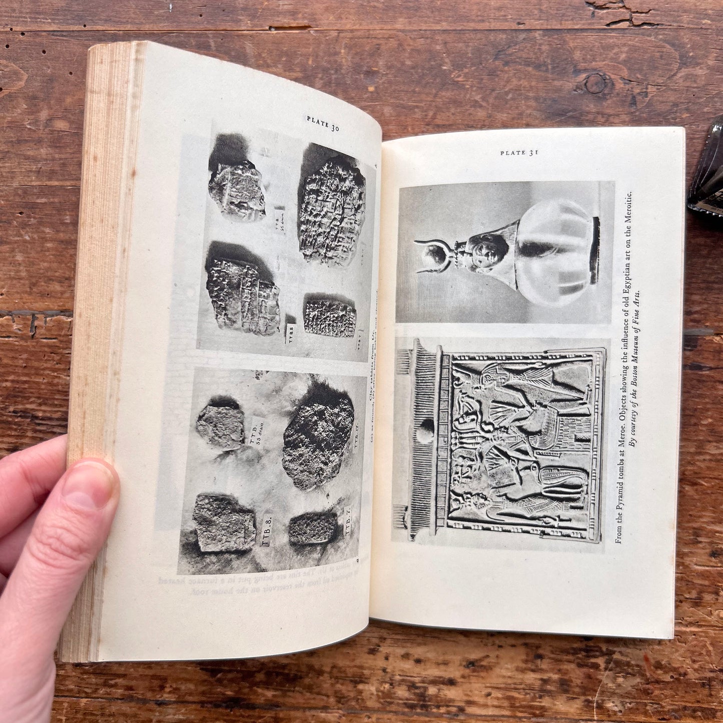 Digging up the Past - Sir Leonard Woollley - Vintage Pelican Books - No. A4 1954 (Preloved)