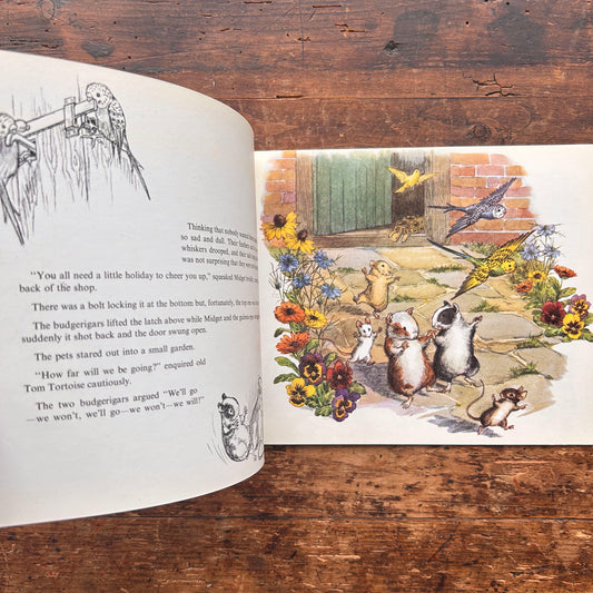 Midget and The Pet Shop - Molly Brett - Vintage 1975 (Preloved)