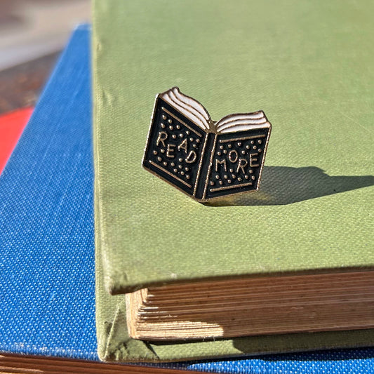 Pin Badge / Lapel Pin - Read More Books